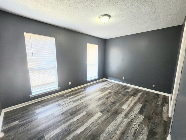 Building Photo - 6061 Briarhurst Dr