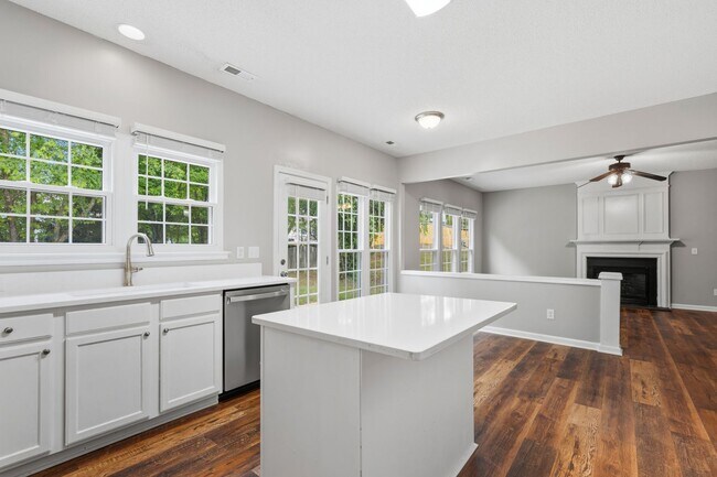 Building Photo - 405 Grassy Point Rd