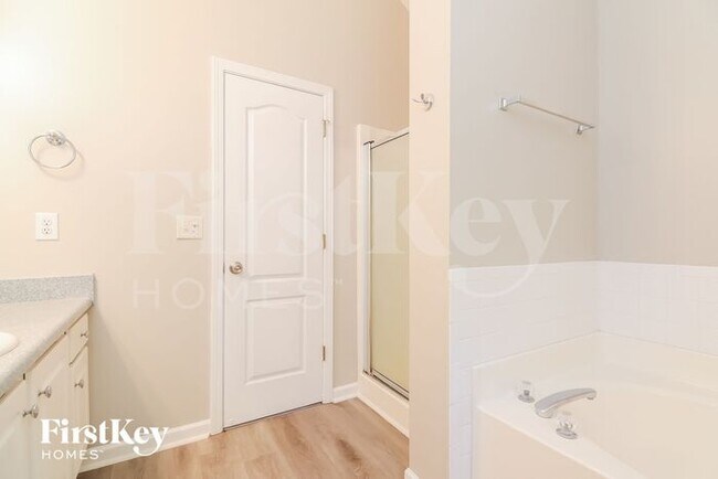 Building Photo - 205 Cameo Ct