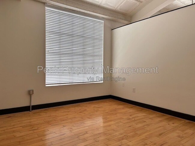 Building Photo - 205 E Broad St