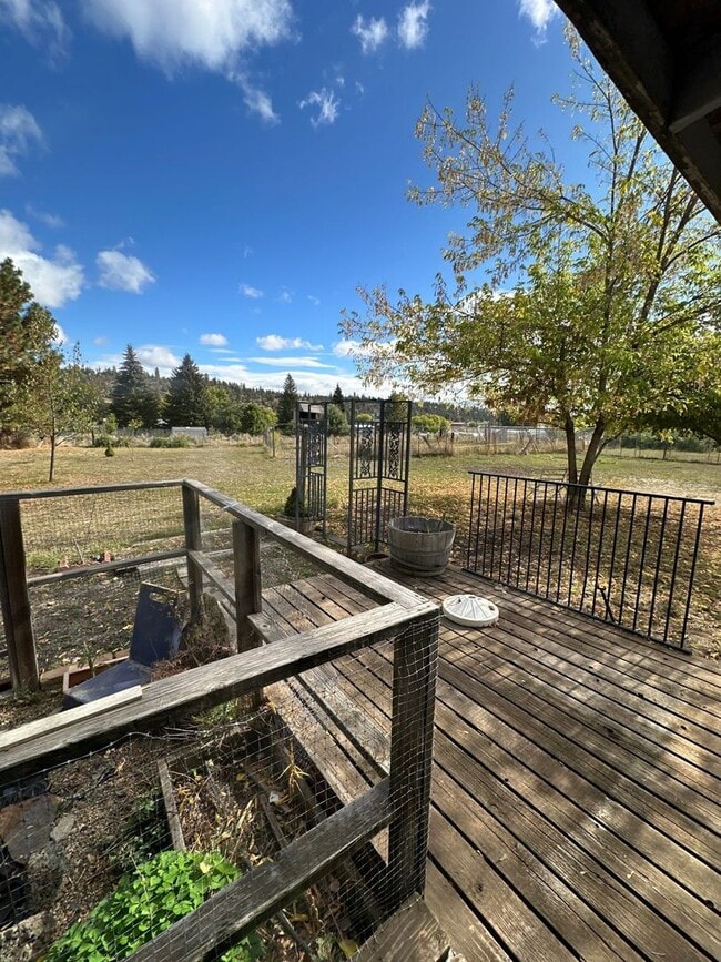 Building Photo - 15517 Riveredge Rd