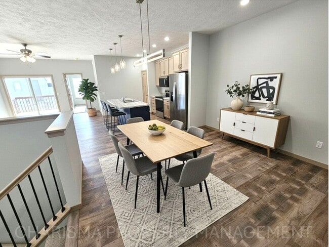 Building Photo - Tunis Drive Townhomes