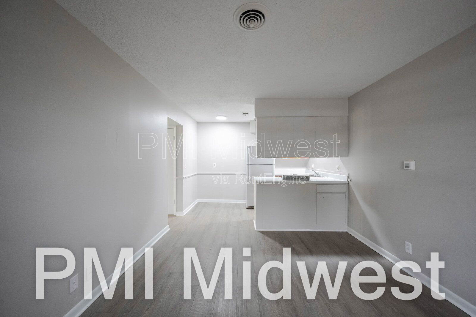 Building Photo - 323 E 8th St