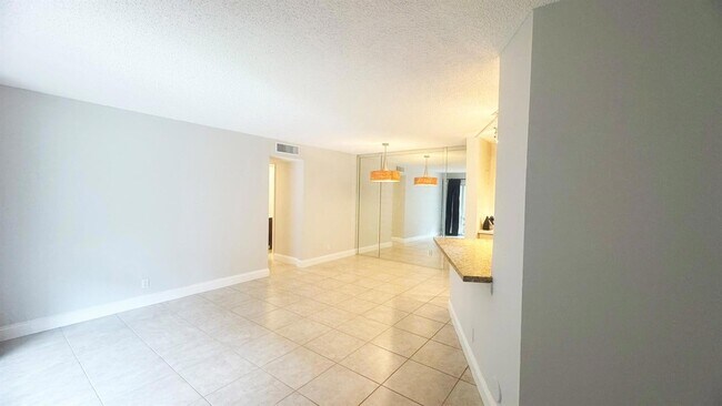 Building Photo - 7547 S Oriole Blvd