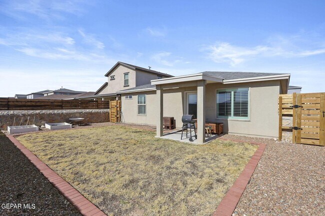 Building Photo - 3917 Desert Dunes Dr