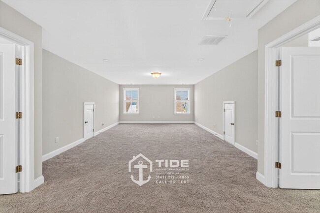 Building Photo - Comfort & Convenience in a Prime Location