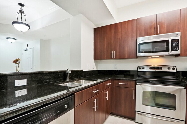Building Photo - 4905 Midtown Ln