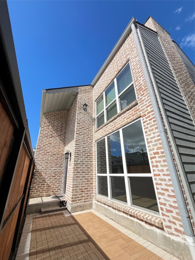 Building Photo - 4006 Breakwood Dr