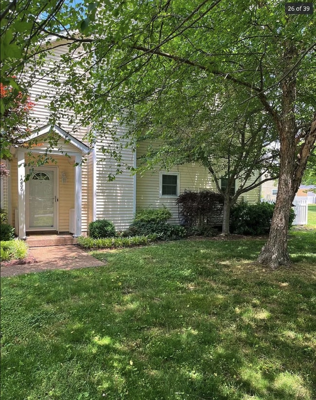 Building Photo - "Charming 2-Bedroom Retreat in Franklin with 1.5 Baths and Cozy 1244 Sq Ft Layout!"