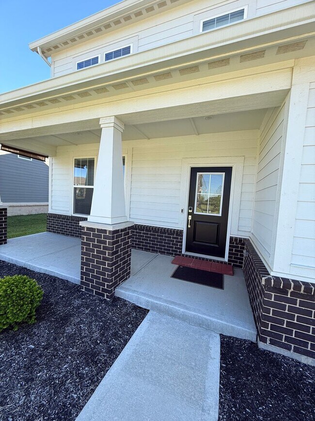Building Photo - 1046 Elmwood Ln