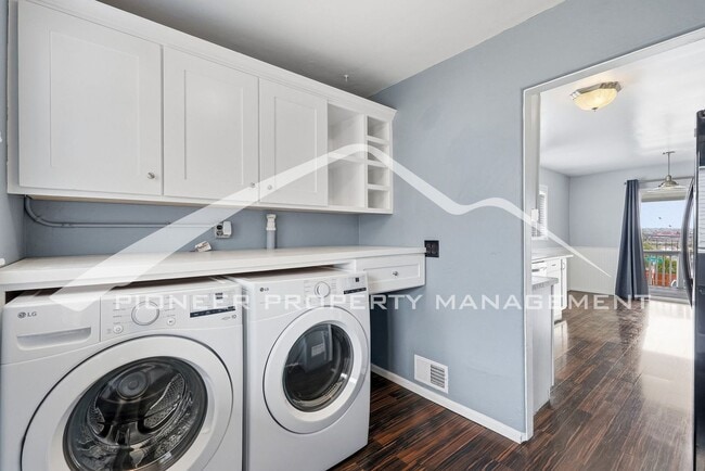 Building Photo - Updated Home on Corner Lot with Beautiful Landscaping!