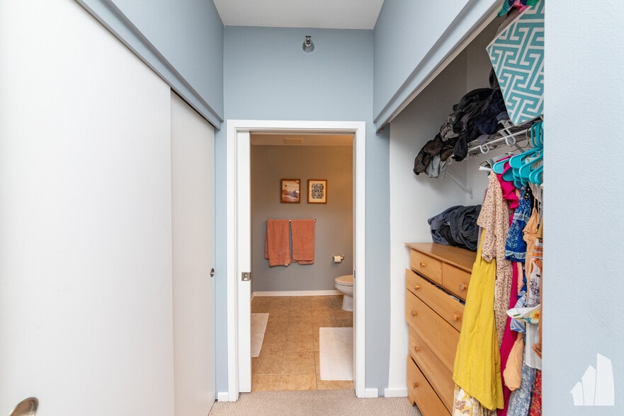 Building Photo - 1 E 8th St