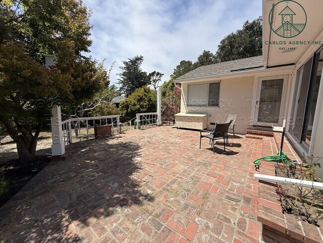 Building Photo - Recently Updated Three Bedroom Upper Hatton Fields Home