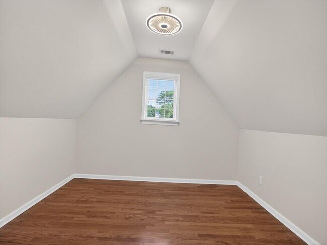 Building Photo - 2935 Whitfield Ave
