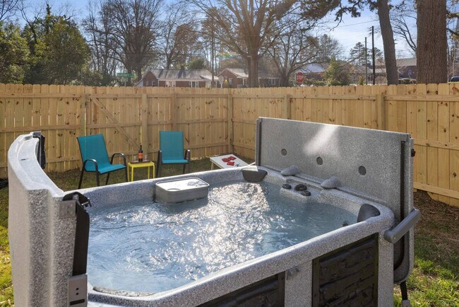 Building Photo - 806 Colorado Ave