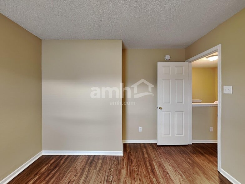 Building Photo - 10382 Fairmont Ln