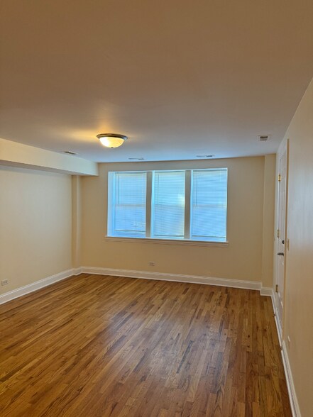 Primary Photo - 4937 S Seeley Ave