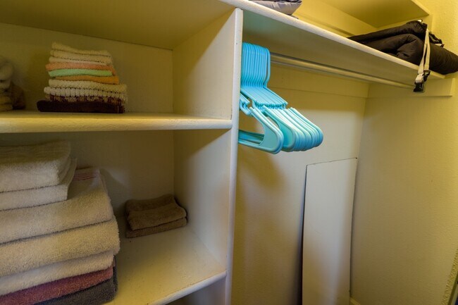 Building Photo - 10150 E Virginia Ave