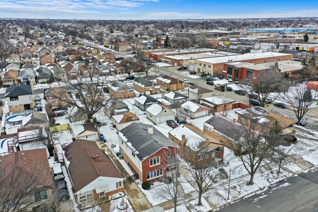 Building Photo - 5845 S Sayre Ave