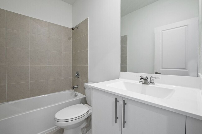 Building Photo - Modern 3-Bedroom Townhome with Private Backyard in Homestead