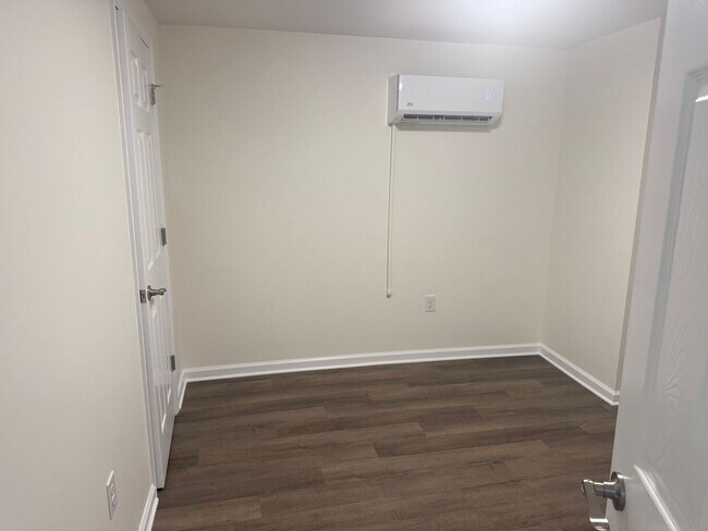 Building Photo - Newly renovated 2 Bedroom 2.5 Bathroom Hom...