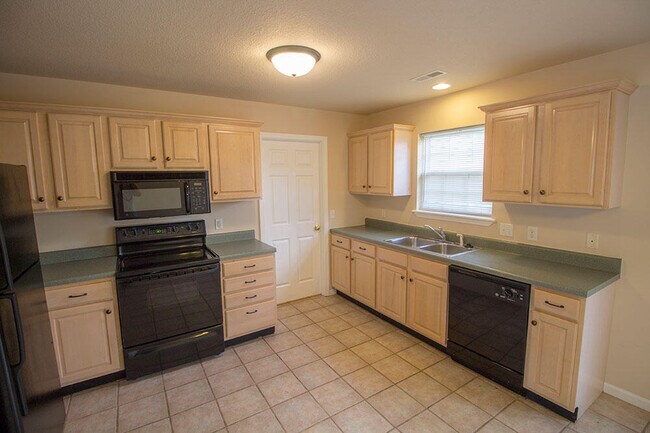 Building Photo - 1871 Harmony St