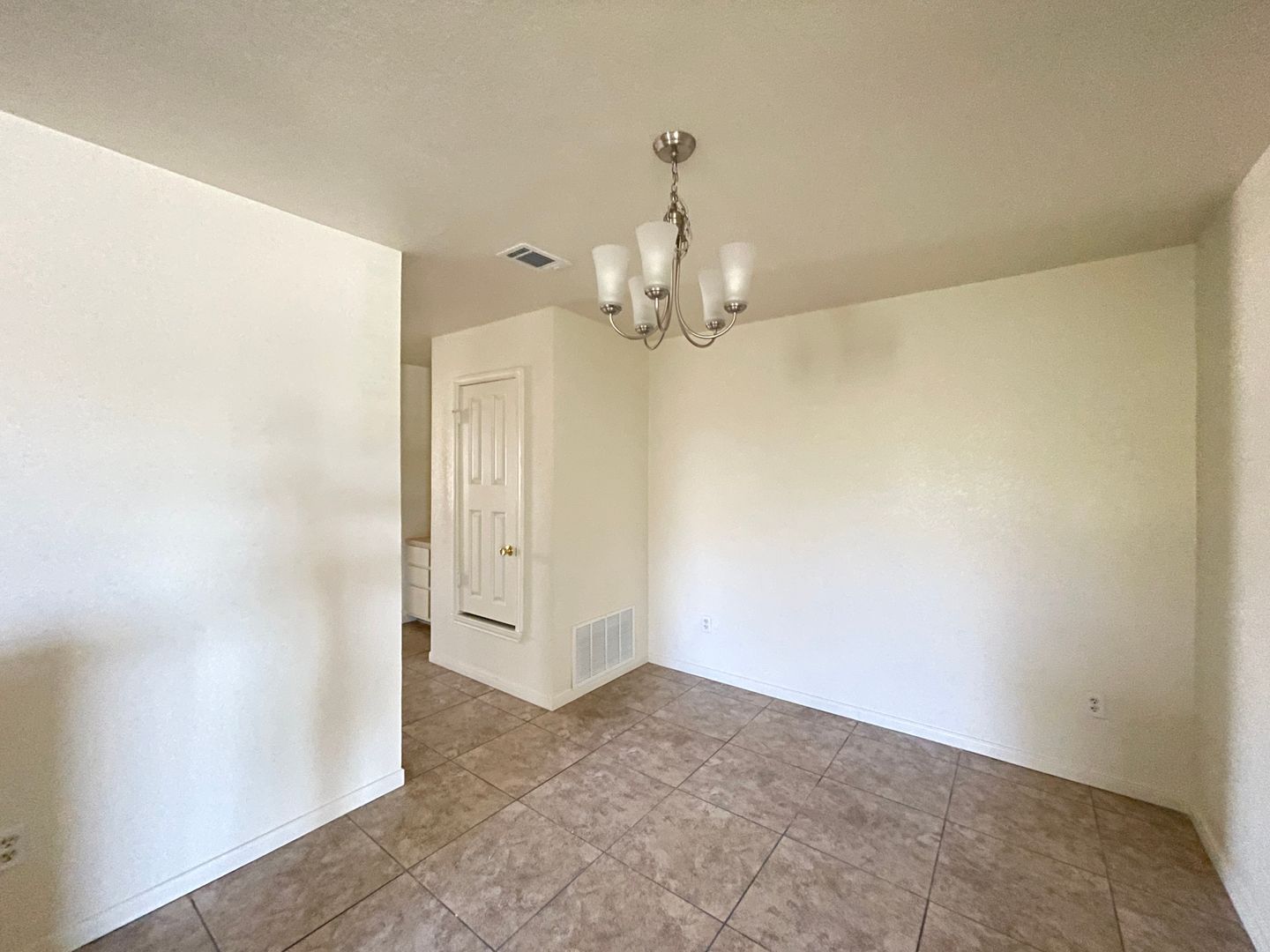 Building Photo - 2609 Vernice Loop