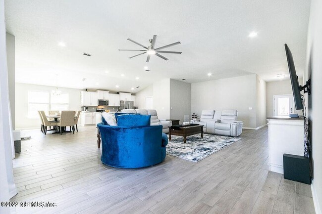 Building Photo - 15935 Great Lakes Cir