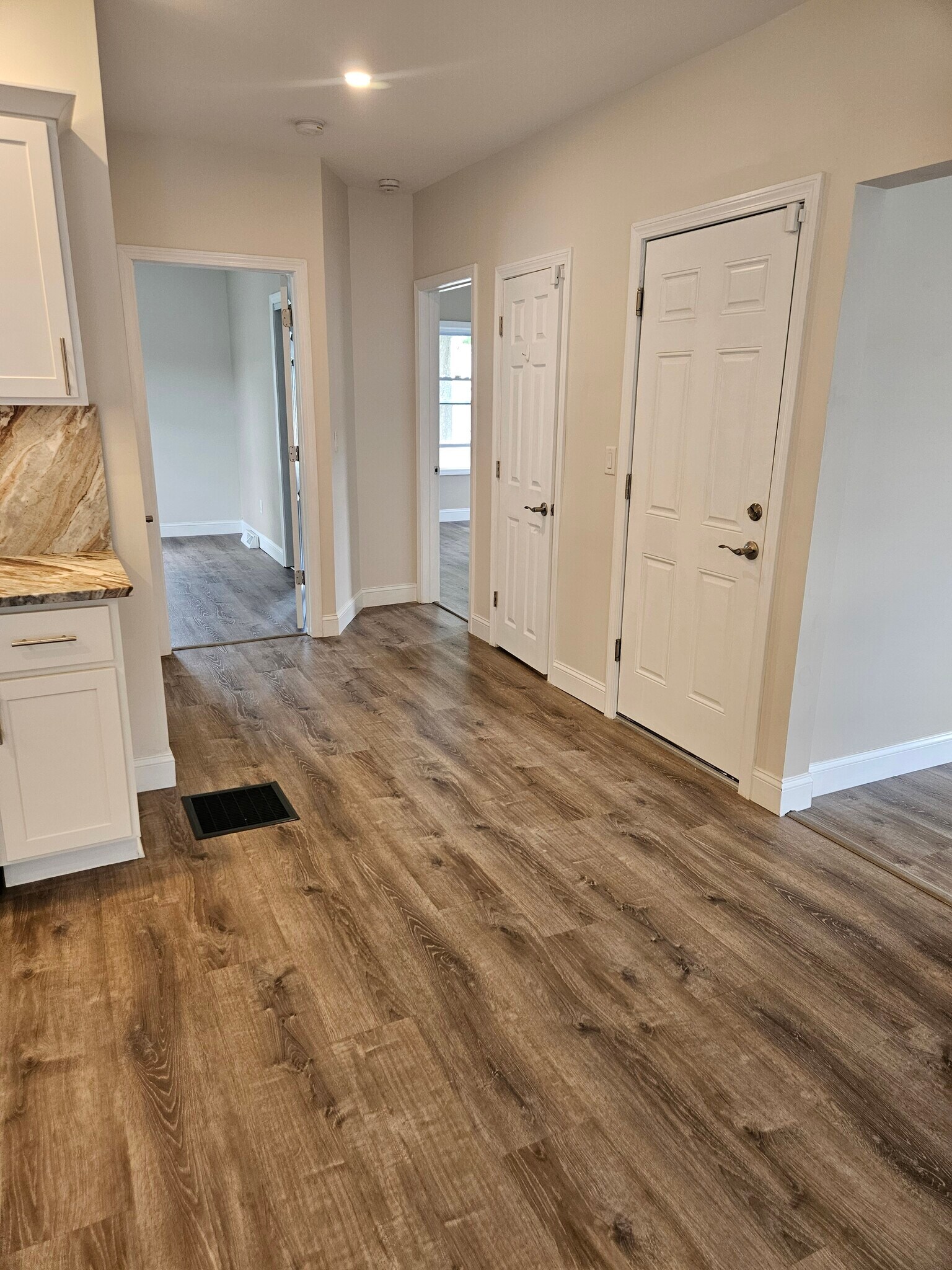 Building Photo - 15 Warsaw Ave