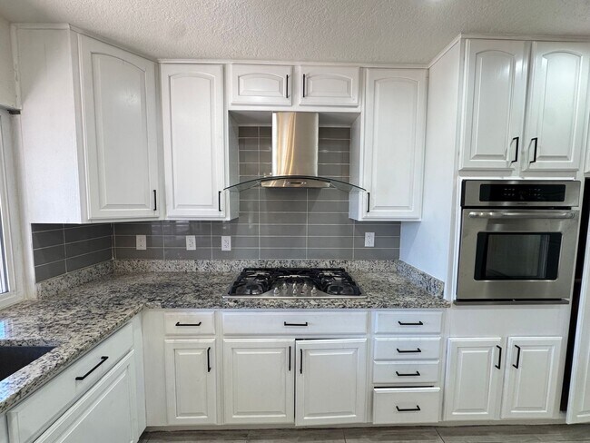 Building Photo - Academy Acres North 3 Bed Ready Now!