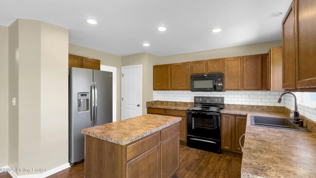 Building Photo - 17013 Green Crest Ln