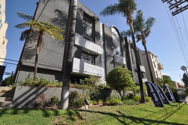 Primary Photo - 11315 Moorpark St