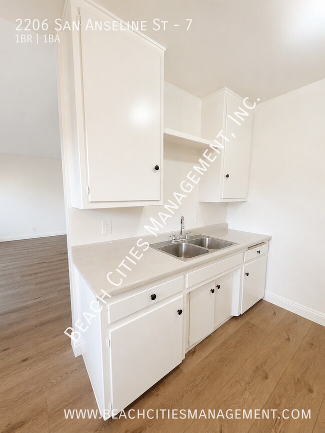 Building Photo - 2206 San Anseline Ave