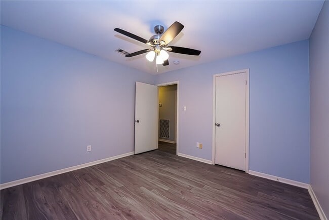 Building Photo - 2306 Wallingford Dr