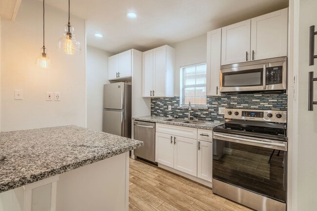 Building Photo - 2319 Rosewood St