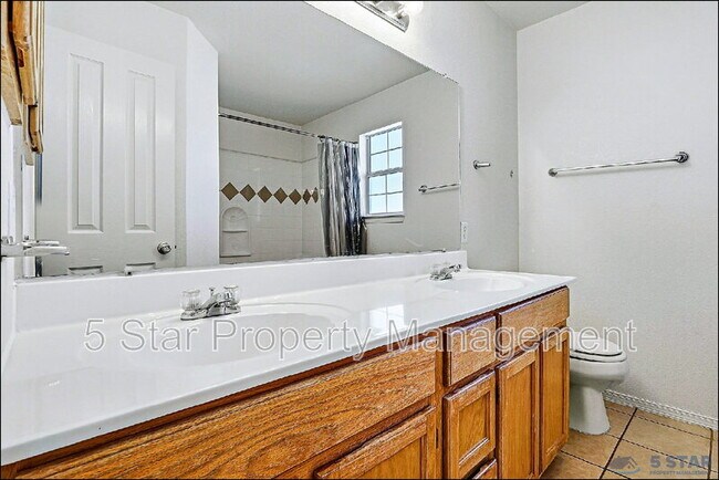 Building Photo - 3140 Tierra Agave Dr