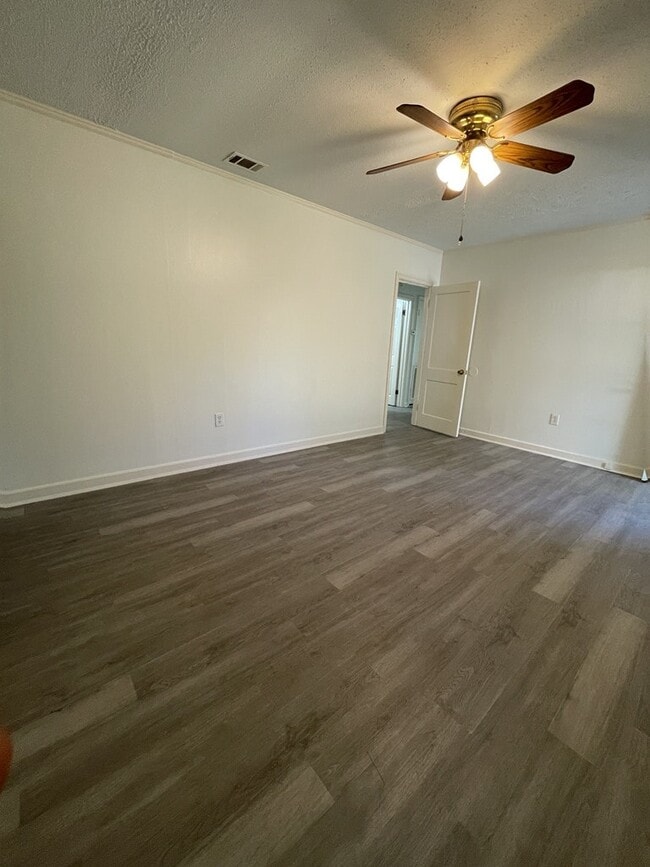 Building Photo - 231 S Sunset Terrace