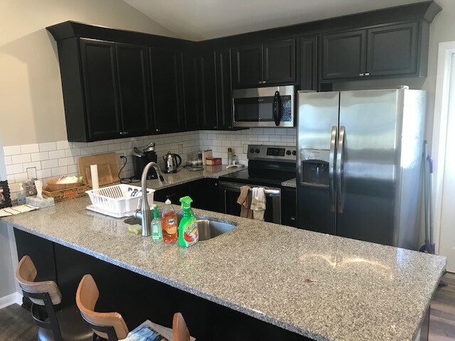 Building Photo - Walk to the Square or Campus! Location! Location! Location!