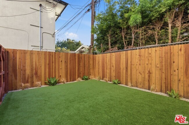 Building Photo - 2837 Redondo Blvd