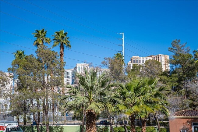 Building Photo - 220 E Flamingo Rd