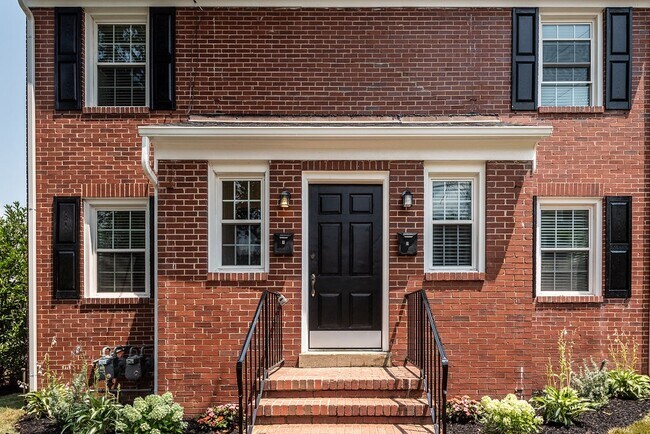 Building Photo - 819 Weedon St