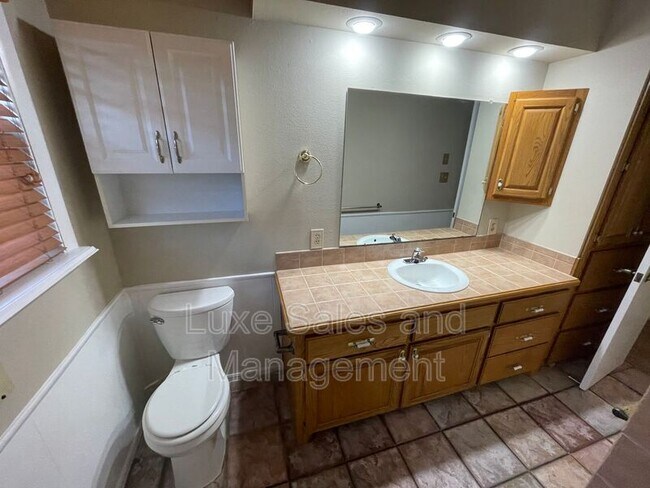 Building Photo - 1116 Harrington Dr