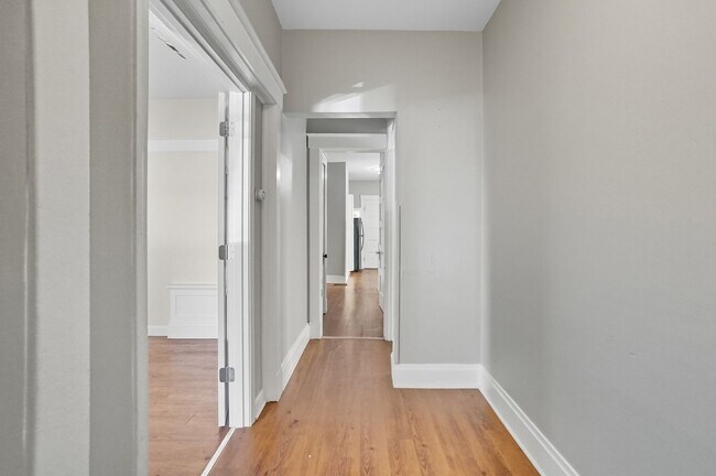 Building Photo - Emming Duplex