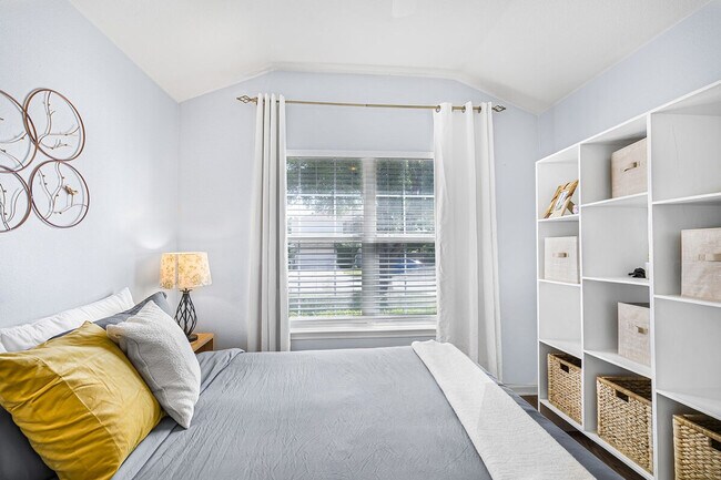 Building Photo - 904 Melted Candle Cove