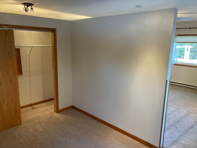 Building Photo - 4978 Maribe Dr