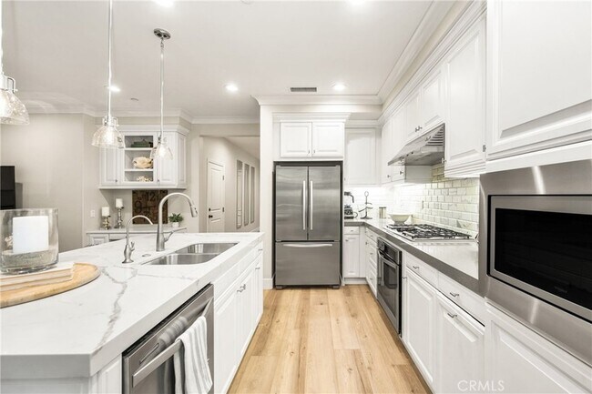 Building Photo - 52 Brindisi
