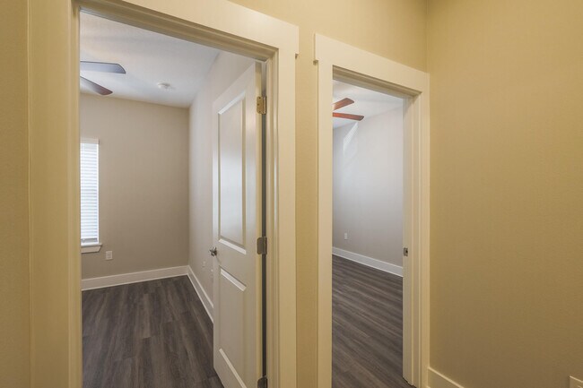 Building Photo - 298 Date Palm Ln