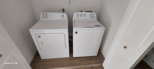 Building Photo - 10th Street Apartments