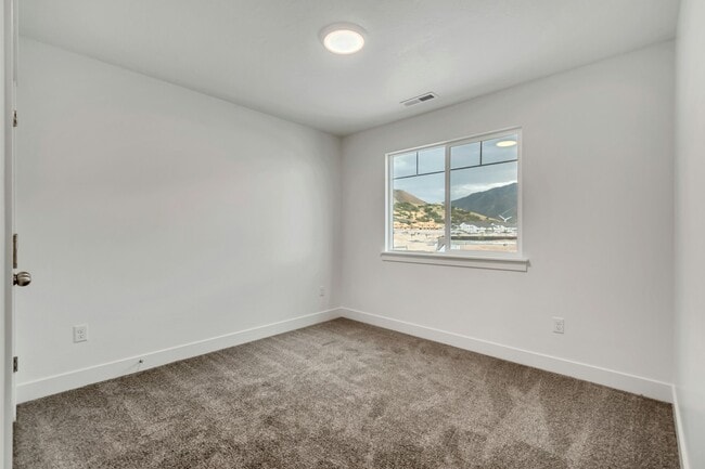 Building Photo - 672 S 4500 S