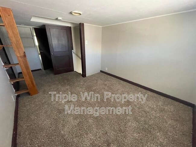 Building Photo - 132 Cunningham Ave